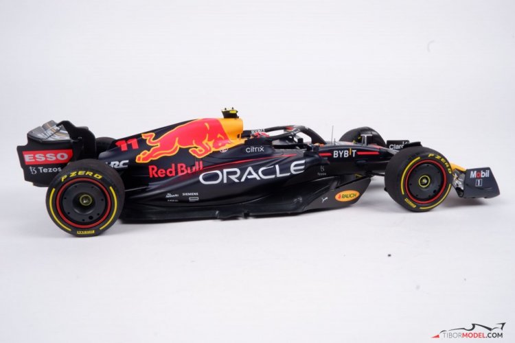 Red Bull RB18 - Sergio Perez (2022), VC Saudskej Arábie, 1:18 Minichamps