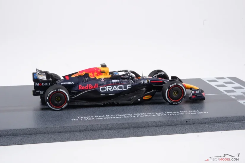 Red Bull RB20 - Max Verstappen (2024), Világbajnok + pit board és különleges talapzat, 1:43 Spark