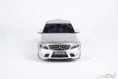 Mercedes-Benz C63 AMG (2008) stříbrný, 1:18 GT Spirit