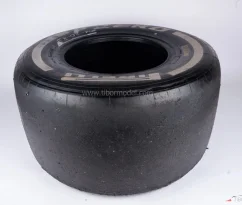 Pirelli PZero Medium ľavá zadná pneumatika (2016)
