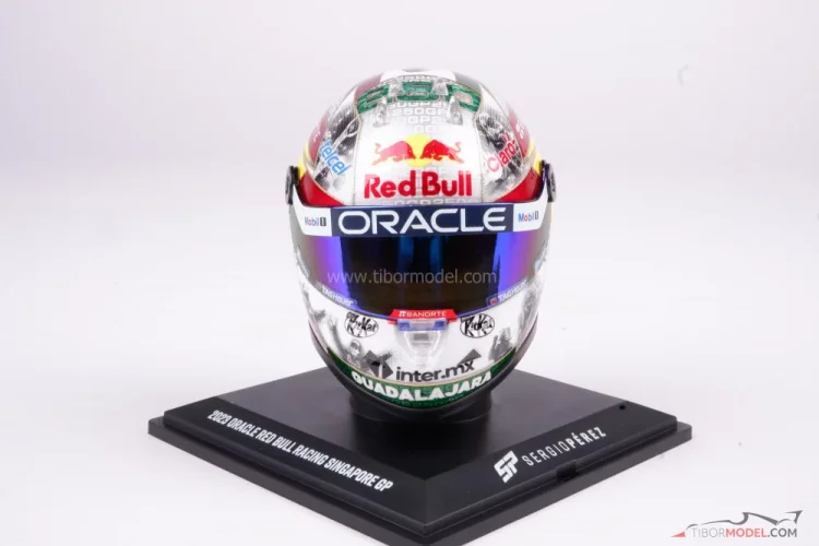 Sergio Perez 2023 Red Bull prilba, VC Singapuru, 1:4 Schuberth Sergio Perez 2023 Red Bull prilba, VC Singapuru, 1:4 Schuberth
