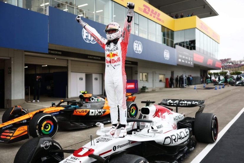 Red Bull RB21 - Max Verstappen (2025), Víťaz VC Japonska, 1:18 Minichamps