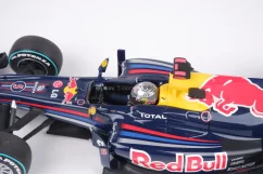 Red Bull RB6 - Sebastian Vettel (2010), Majster sveta, 1:18 Minichamps
