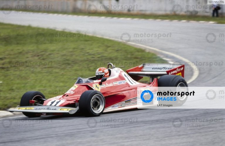 Ferrari 312T2 - Niki Lauda (1977), Brazil Nagydíj, pilótafigurával 1:18 GP Replicas