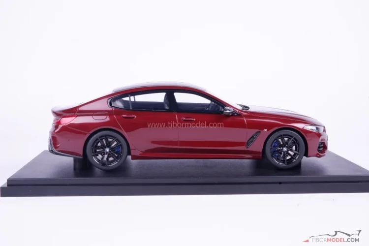 BMW 850i xDrive M Performance (2023) červené, 1:18 GT Spirit