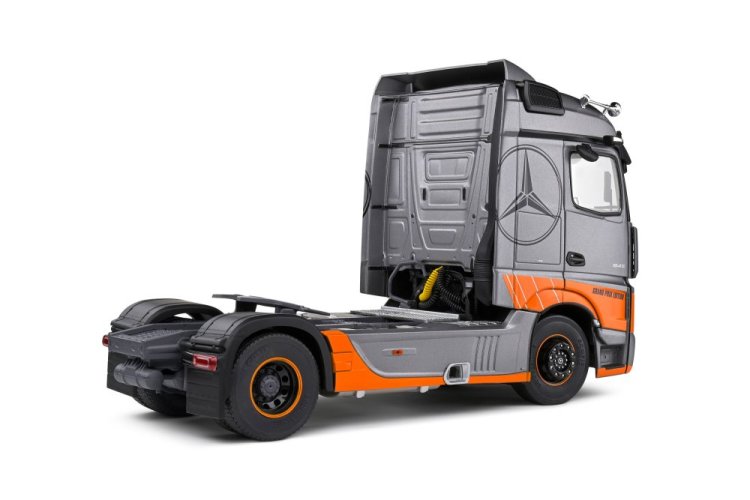 Mercedes Actros strieborný (2019), 1:24 Solido