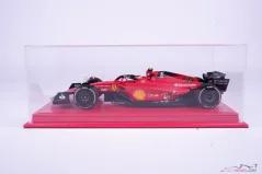 Showcase with red leather (Mulhouse), 1:18 Atlantic