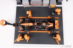 Pit Stop sada McLaren MCL38 Oscar Piastri (2024), 1:43 BBurago