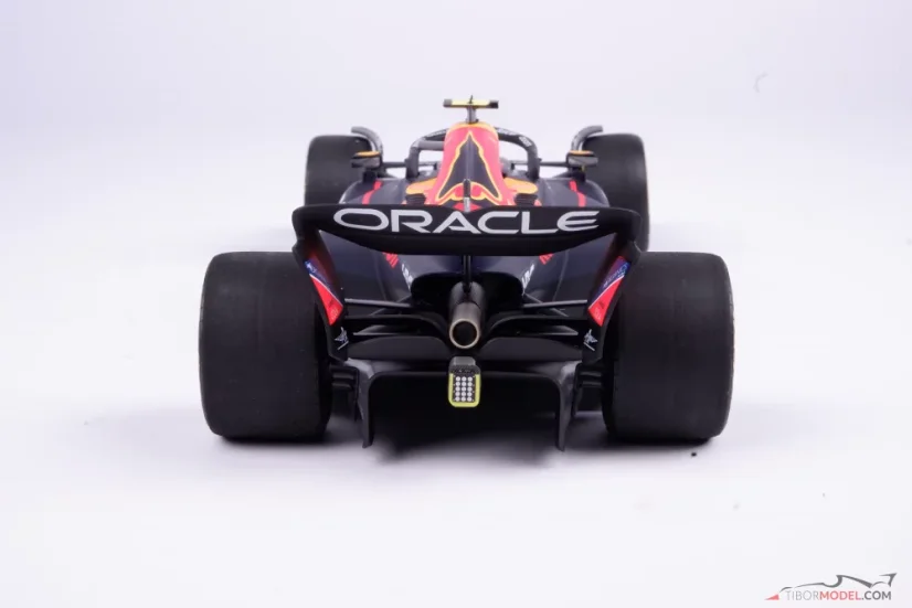 Red Bull RB18 - Sergio Perez (2022), Víťaz Singapur, 1:18 Minichamps