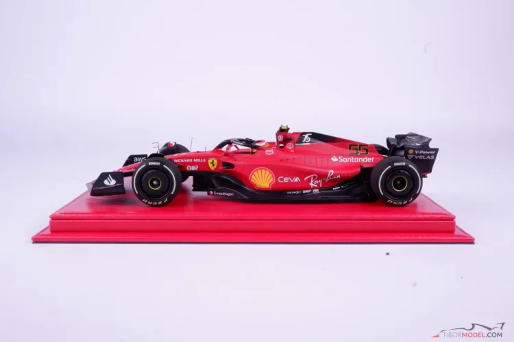 Vitrína s červeným koženým podstavcom (Mulhouse), 1:18 Atlantic