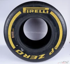 Pirelli PZero Lágy bal hátsó gumiabrons (2016)