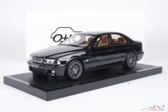 BMW E39 M5  (2000) čierne, 1:18 Ottomobile