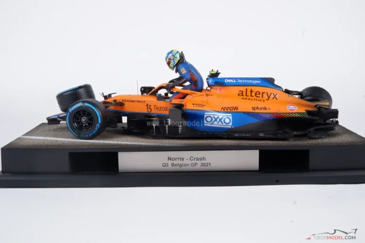 Diorama McLaren MCL35M  - Lando Norris nehoda 2021 Belgicko, 1:18