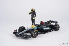 Mercedes W15 - Lewis Hamilton (2024), s figúrkou, 1:24 Bburago
