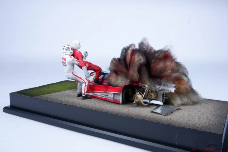Diorama Ferrari 312 T2 - Niki Lauda nehoda 1976 Nürburgring, 1:18