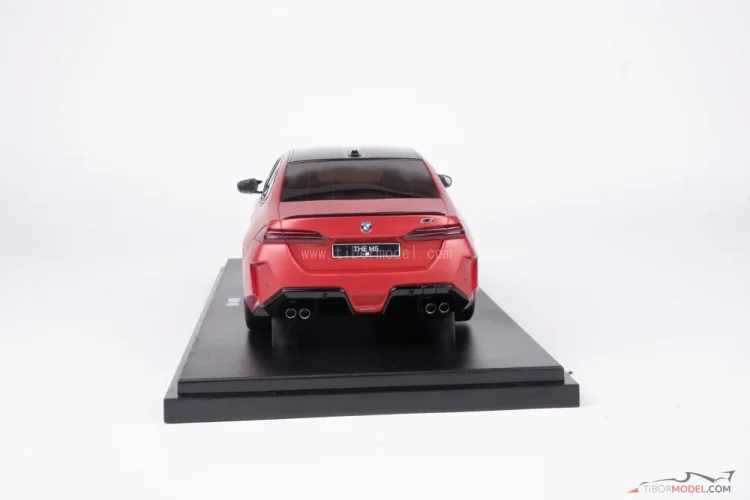 BMW M5 (2025) oranžové pebble beach, 1:18 GT Spirit