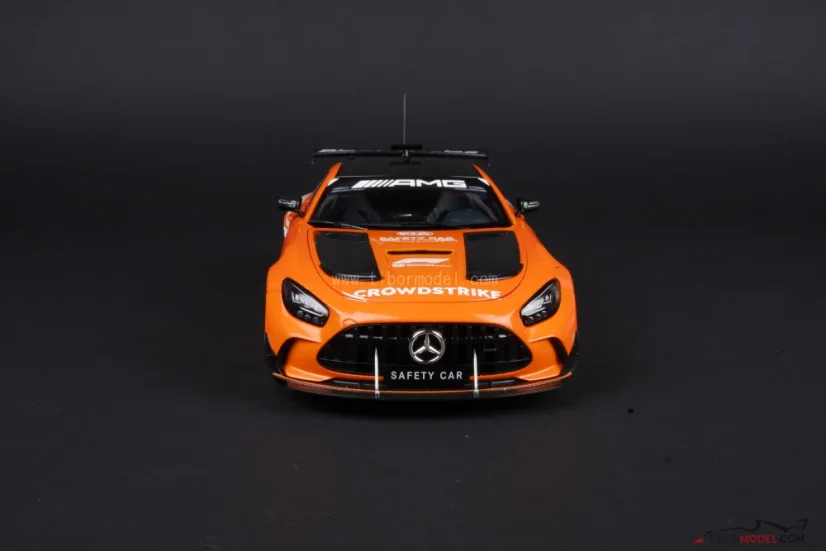 Safety Car Mercedes AMG GT (2025) Brit Nagydíj, 1:18 Minichamps