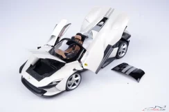 Ferrari Daytona SP3 (2022) biele, 1:18 Bburago Signature