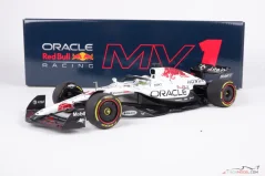 Red Bull RB21 - Max Verstappen (2025), Winner Japanese GP, 1:18 Minichamps