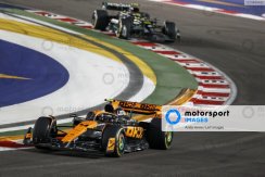 McLaren MCL60 - Lando Norris (2023), 2. helyezett Szingapúri Nagydíj, 1:43 Minichamps