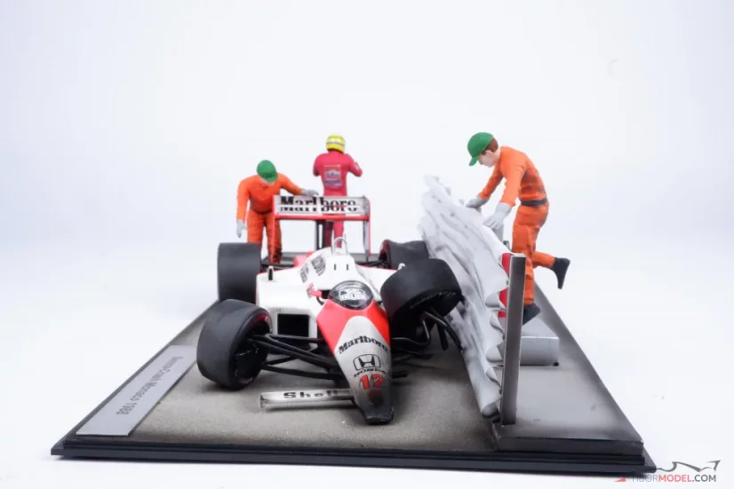 Diorama McLaren MP4/4 - A. Senna nehoda VC Monaka 1988, 1:18