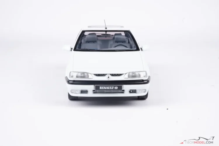 Renault 19 (1994) fehér, 1:18 Triple9