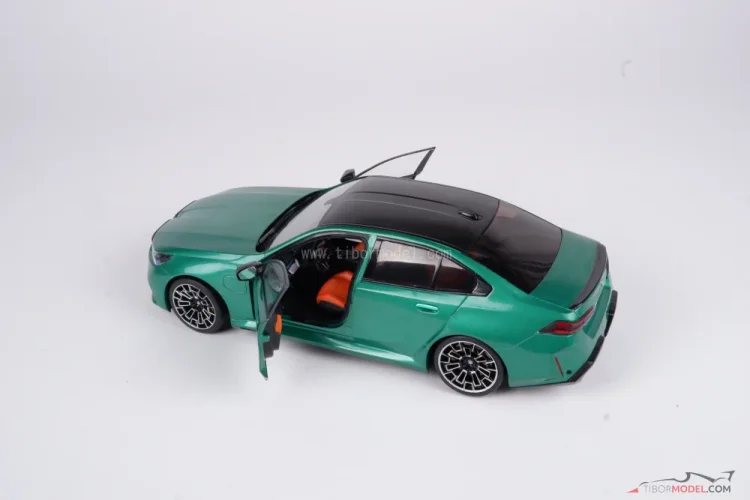 BMW M5 (2025) zöld, 1:18 Solido