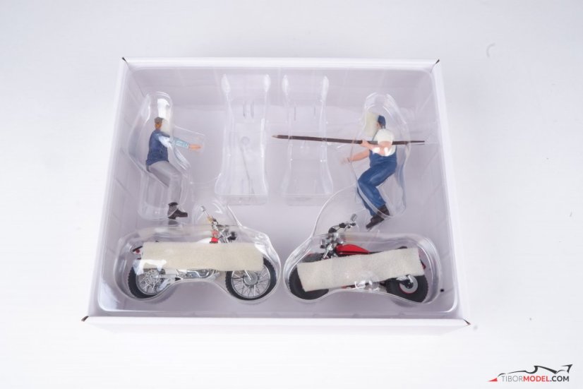 Bud Spencer and T. Hill on motorbikes , 1:18 Laudoracing