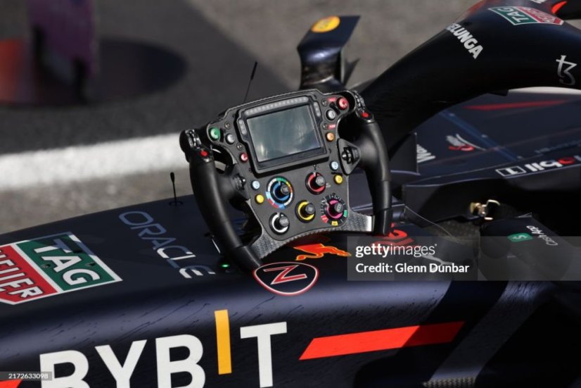 Red Bull Racing RB18 (2022) steering wheel, 1:2 Minichamps Red Bull Racing RB18 (2022) steering wheel, 1:2 Minichamps