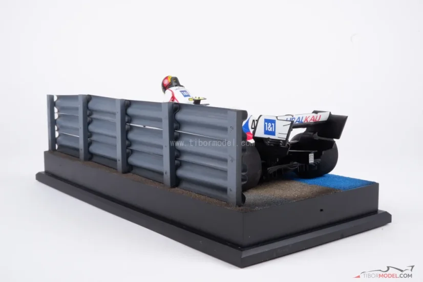 Diorama Haas VF-21 - Mick Schumacher nehoda 2021 Francie, 1:18