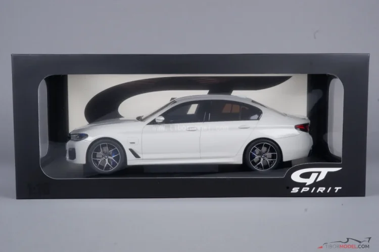 Model car BMW 545E xDrive white, 1:18 GT Spirit | Tibormodel.com