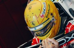 Lewis Hamilton 2026 mini sisak, Ferrari, 1:5 Looksmart