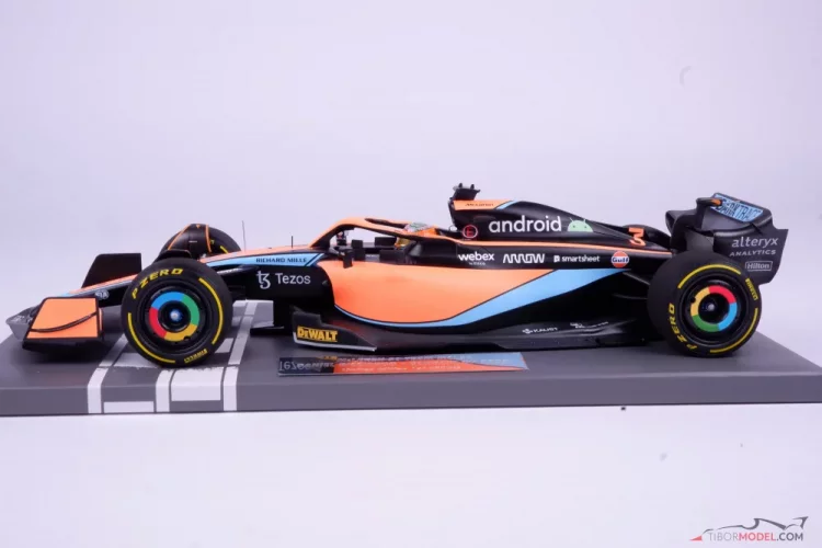 McLaren MCL36 - Daniel Ricciardo (2022), Bahrain GP, 1:18 Minichamps