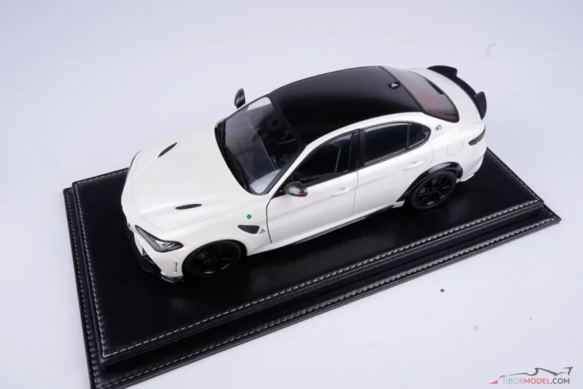 Vitrin fekete bőr talapzattal (Mulhouse), 1:18 Atlantic