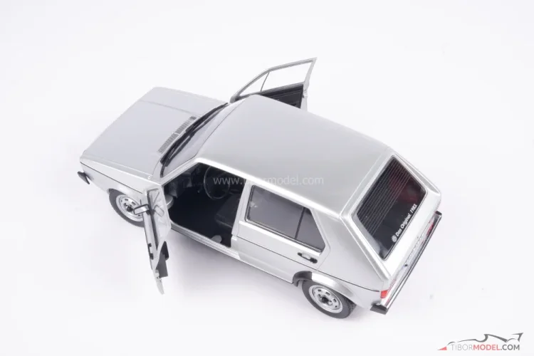Volkswagen Golf L (1983) šedý, 1:18 Solido