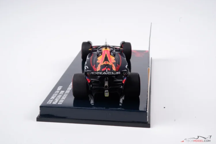 Red Bull RB18 - Max Verstappen (2022), testy s flow-vis, 1:43 Minichamps
