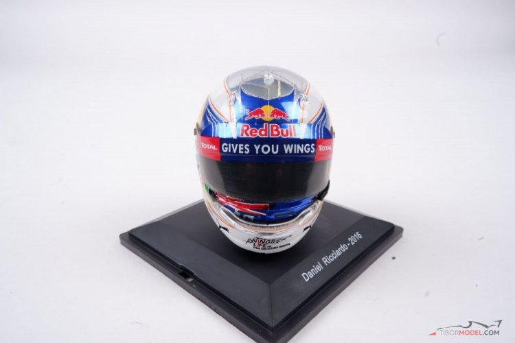 Daniel Ricciardo 2016 Red Bull helmet, 1:5 Spark