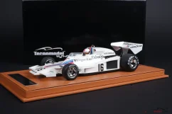 Shadow DN8 - Arturo Merzario (1977), VC Rakúska, s figúrkou pilota 1:18 Tecnomodel
