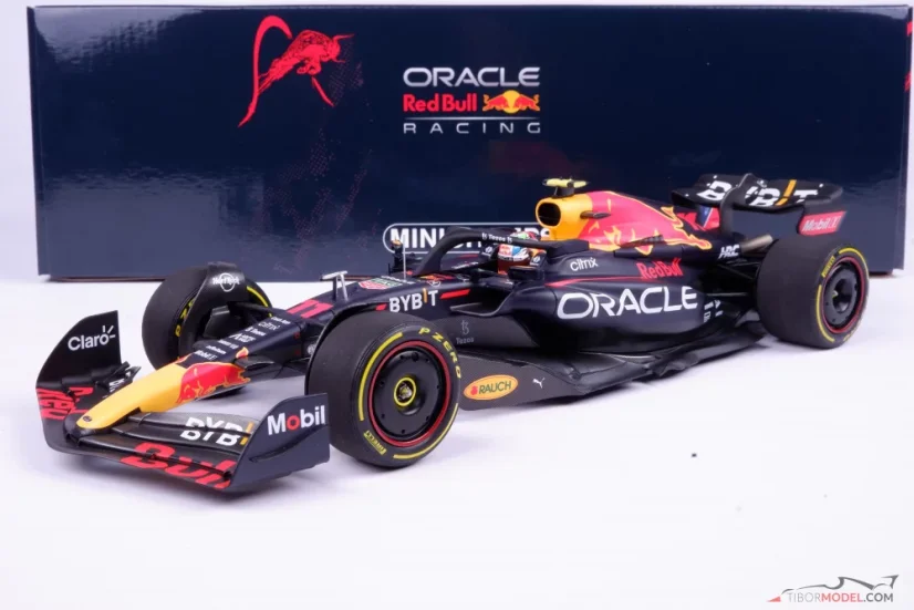 Red Bull RB18 - Sergio Perez (2022), Víťaz Singapur, 1:18 Minichamps