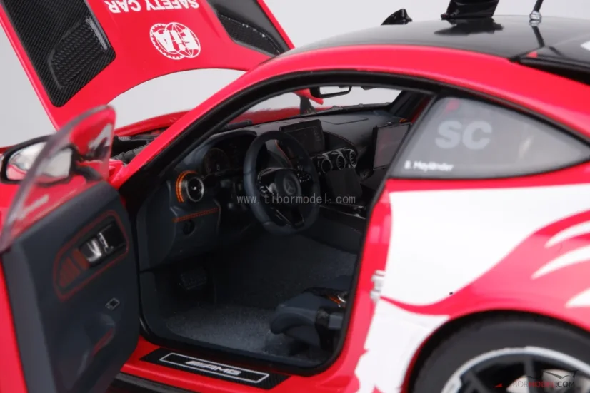 Safety Car Mercedes AMG GT (2025) červený, 1:18 Minichamps