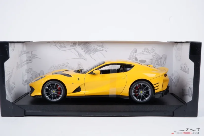 Ferrari 812 Competizione (2021) sárga, 1:18 Bburago
