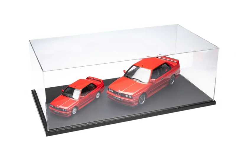 Vitrína s černým podstavcem, 1:8 GT Spirit