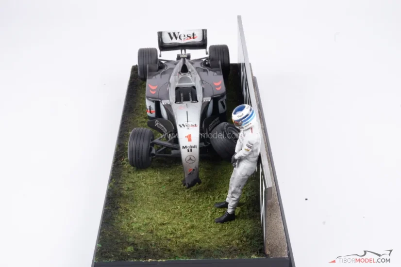 Diorama McLaren MP4/14 - M. Häkkinen nehoda 1999 Imola, 1:18