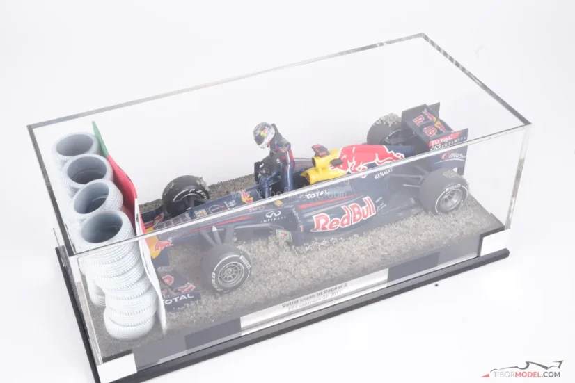 Diorama Red Bull RB7 - Sebastian Vettel nehoda 2011 Suzuka, 1:18