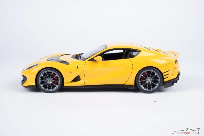 Ferrari 812 Competizione (2021) sárga, 1:18 Bburago