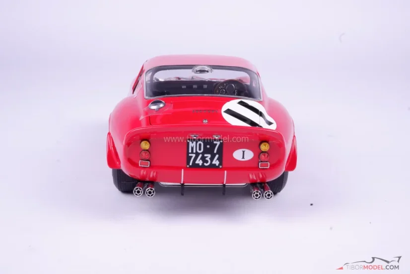 Ferrari 250 GTO - J. Surtees/M. Parkes, 1000km de Paris 1962, 1:18 CMC