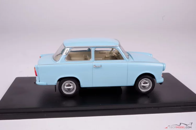 Trabant 601 svetlomodrý (1965), 1:24 Whitebox