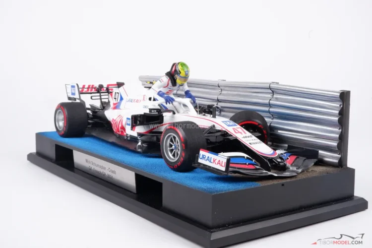 Diorama Haas VF-21 - Mick Schumacher crash 2021 France, 1:18