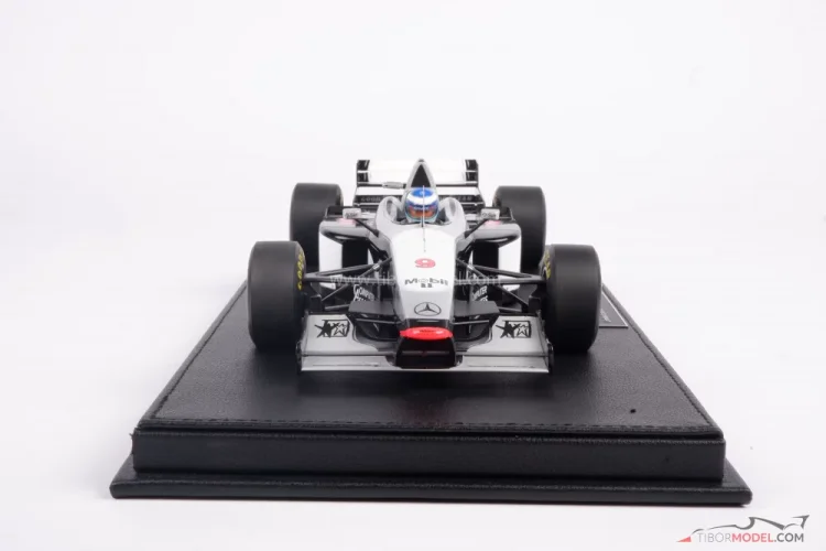 McLaren MP4/12 - Mika Häkkinen (1997), VC Európy, s figúrkou pilota, 1:18 GP Replicas