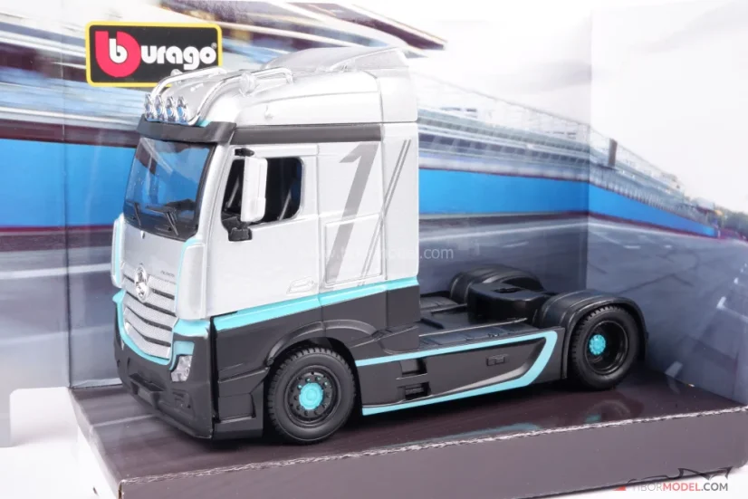 Mercedes Actros Gigaspace, stříbrný, 1:43 Bburago
